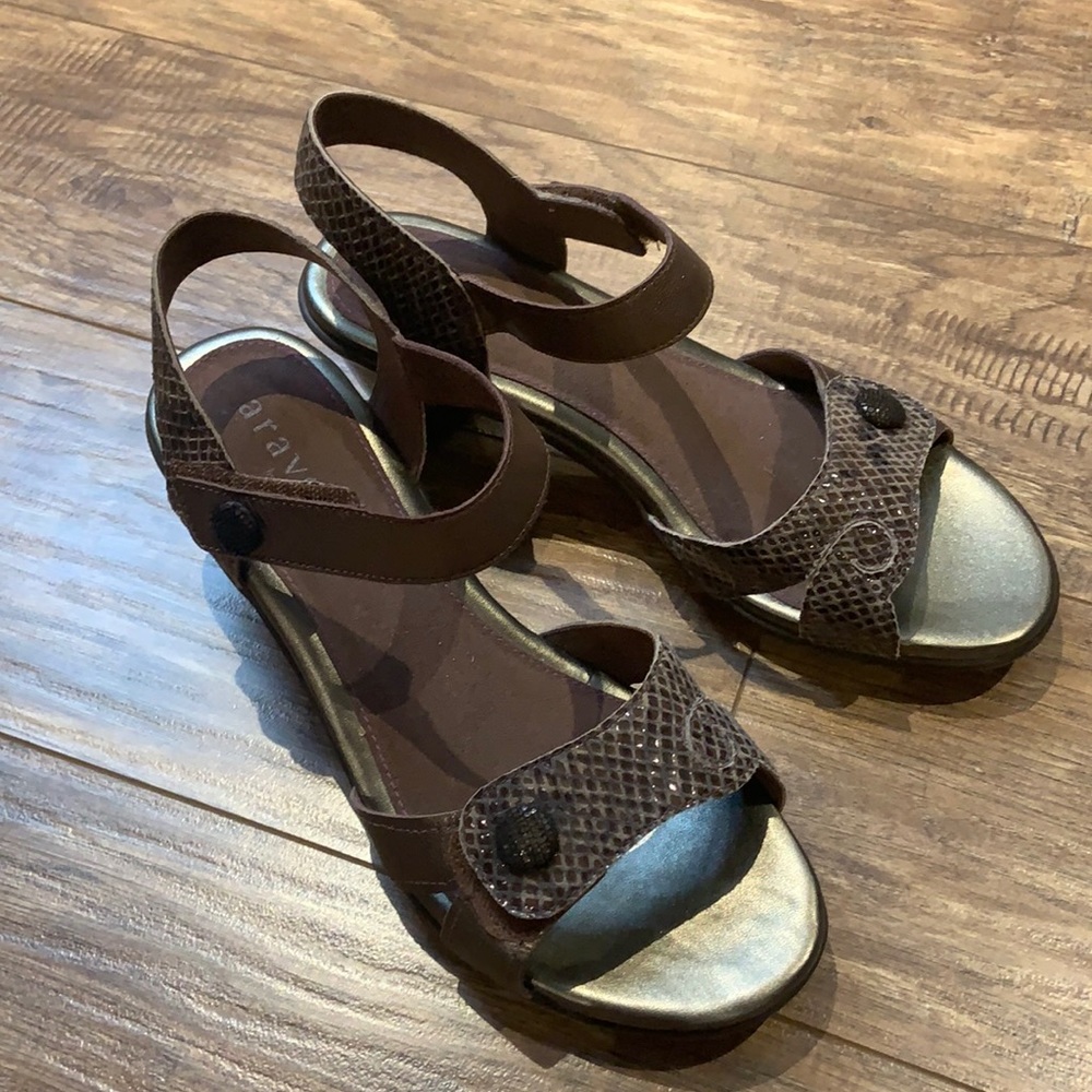 Aravon womens Medici Sandal Heeled Sandal